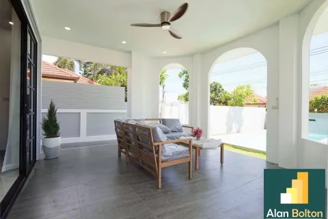 Casa de 4 dormitorios en Pattaya, Tailandia № 210693 - foto 3
