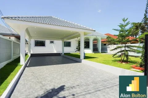 House in Pattaya, Thailand 4 bedrooms № 210693