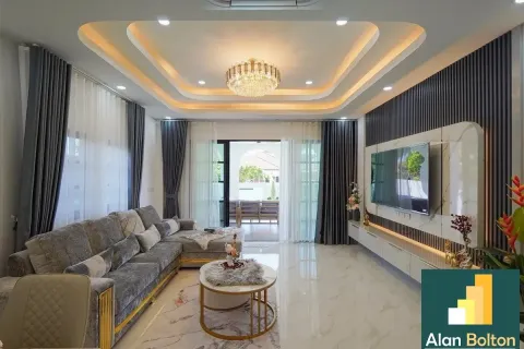 Casa de 4 dormitorios en Pattaya, Tailandia № 210693 - foto 5