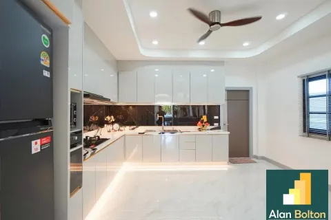 Casa de 4 dormitorios en Pattaya, Tailandia № 210693 - foto 6
