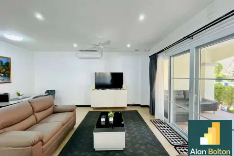 Condominio de 2 dormitorios en Pattaya, Tailandia № 210699 - foto 2
