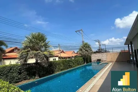 Casa de 5 dormitorios en Jomtien Beach, Pattaya, Tailandia № 210694 - foto 2