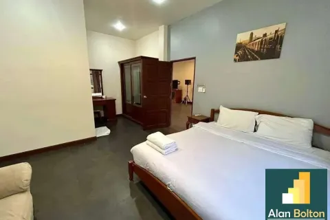 Casa de 5 dormitorios en Jomtien Beach, Pattaya, Tailandia № 210694 - foto 6
