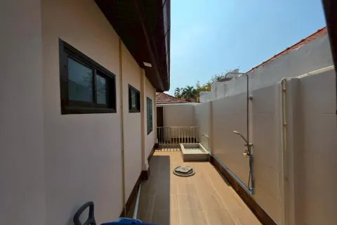 Casa de 4 dormitorios en Pattaya, Tailandia № 210698 - foto 25