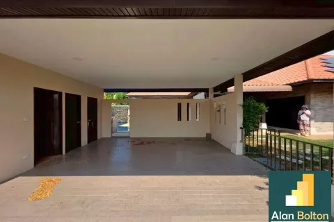 Casa de 4 dormitorios en Pattaya, Tailandia № 210698 - foto 17