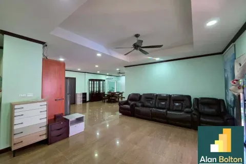 Casa de 4 dormitorios en Pattaya, Tailandia № 210698 - foto 8