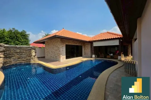 House in Pattaya, Thailand 4 bedrooms № 210698