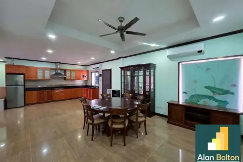 Casa de 4 dormitorios en Pattaya, Tailandia № 210698 - foto 14