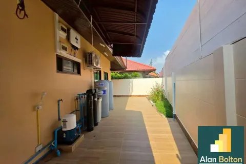 Casa de 4 dormitorios en Pattaya, Tailandia № 210698 - foto 16
