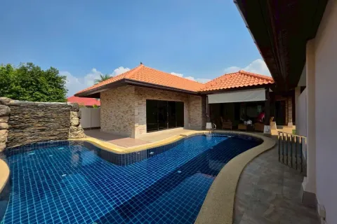 Casa de 4 dormitorios en Pattaya, Tailandia № 210698 - foto 23