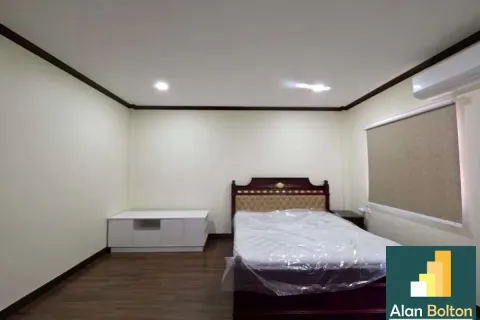 Casa de 4 dormitorios en Pattaya, Tailandia № 210698 - foto 6