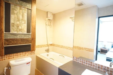 Commercial property in Bangkok, Thailand № 180938 - photo 11
