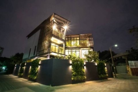 House in Bangkok, Thailand 4 bedrooms № 180935 - photo 20