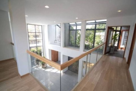 House in Bangkok, Thailand 4 bedrooms № 180935 - photo 8