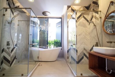 House in Bangkok, Thailand 4 bedrooms № 180935 - photo 12