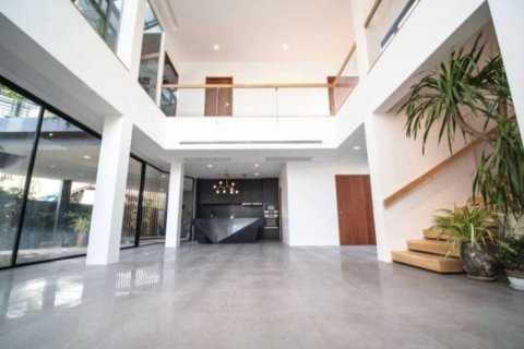 House in Bangkok, Thailand 4 bedrooms № 180935 - photo 5