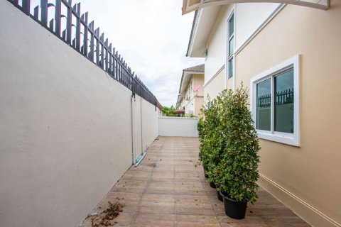 House in Chiang Mai, Thailand 4 bedrooms № 160041 - photo 2