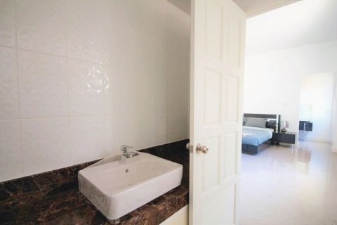 Вилла в Хуа Хине, Таиланд с 4 спальнями  № 142376 - фото 19