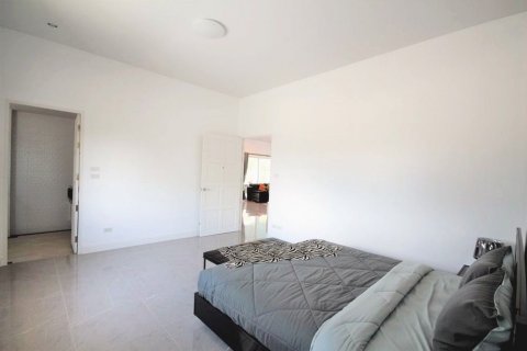 Вилла в Хуа Хине, Таиланд с 4 спальнями  № 142376 - фото 16