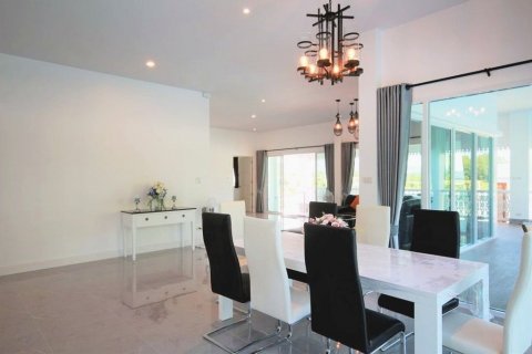 Вилла в Хуа Хине, Таиланд с 4 спальнями  № 142376 - фото 14