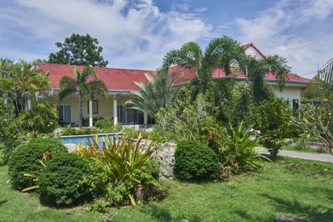 Villa in Pattaya, Thailand 5 bedrooms № 169324 - photo 11