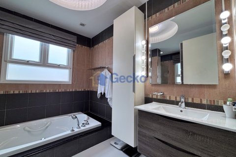 House in Pattaya, Thailand 3 bedrooms № 195862 - photo 20
