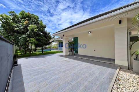 House in Pattaya, Thailand 3 bedrooms № 195862 - photo 27