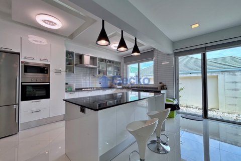 House in Pattaya, Thailand 3 bedrooms № 195862 - photo 4