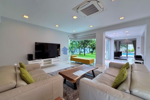 House in Pattaya, Thailand 3 bedrooms № 195862 - photo 9