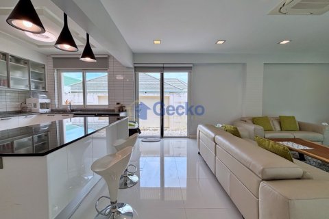 House in Pattaya, Thailand 3 bedrooms № 195862 - photo 5