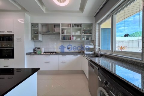 House in Pattaya, Thailand 3 bedrooms № 195862 - photo 7