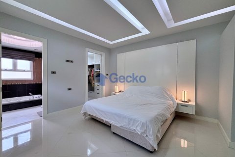 House in Pattaya, Thailand 3 bedrooms № 195862 - photo 26
