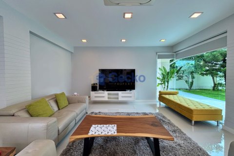 House in Pattaya, Thailand 3 bedrooms № 195862 - photo 12
