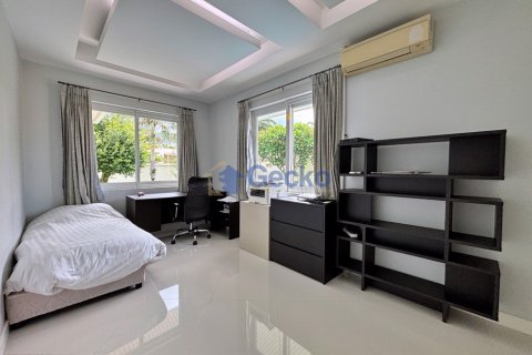 House in Pattaya, Thailand 3 bedrooms № 195862 - photo 25