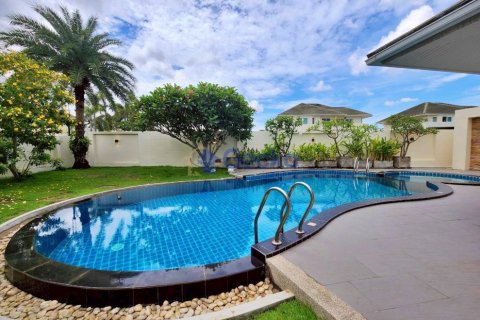 House in Pattaya, Thailand 3 bedrooms № 195862 - photo 30