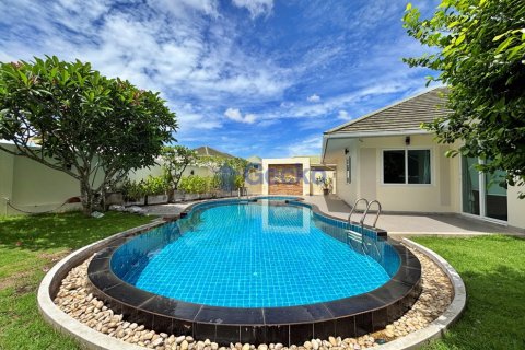 House in Pattaya, Thailand 3 bedrooms № 195862 - photo 2