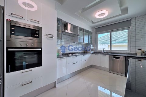 House in Pattaya, Thailand 3 bedrooms № 195862 - photo 13