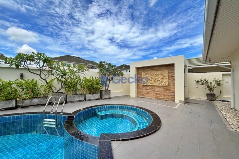 House in Pattaya, Thailand 3 bedrooms № 195862 - photo 29