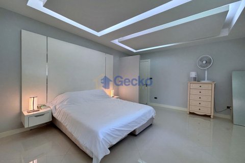 House in Pattaya, Thailand 3 bedrooms № 195862 - photo 19