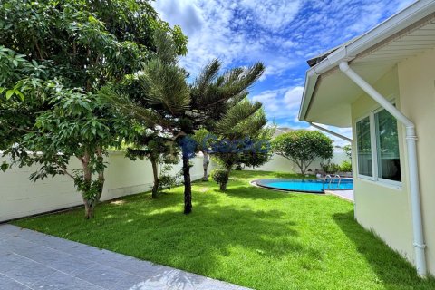 House in Pattaya, Thailand 3 bedrooms № 195862 - photo 28