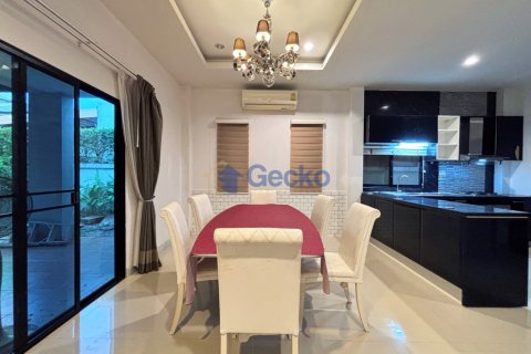 House in Pattaya, Thailand 3 bedrooms № 195865 - photo 11