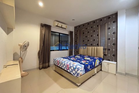 House in Pattaya, Thailand 3 bedrooms № 195865 - photo 16