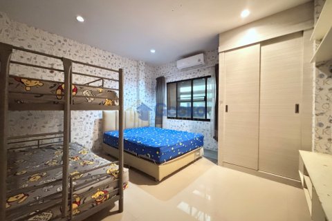 House in Pattaya, Thailand 3 bedrooms № 195865 - photo 19