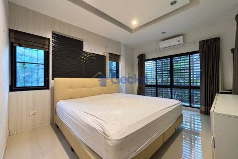 House in Pattaya, Thailand 3 bedrooms № 195865 - photo 12