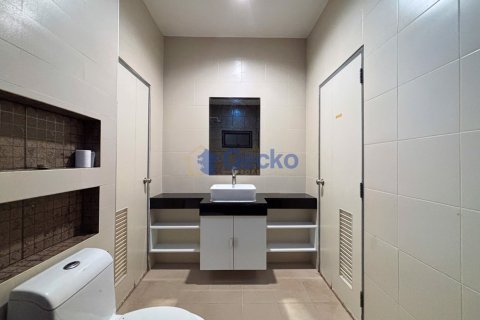 House in Pattaya, Thailand 3 bedrooms № 195865 - photo 14