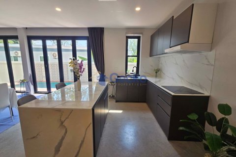 House in Pattaya, Thailand 4 bedrooms № 195863 - photo 7