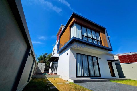 House in Pattaya, Thailand 4 bedrooms № 195863 - photo 16