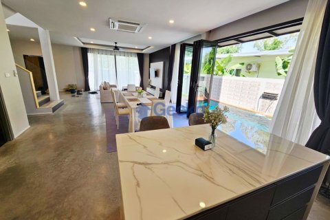 House in Pattaya, Thailand 4 bedrooms № 195863 - photo 5