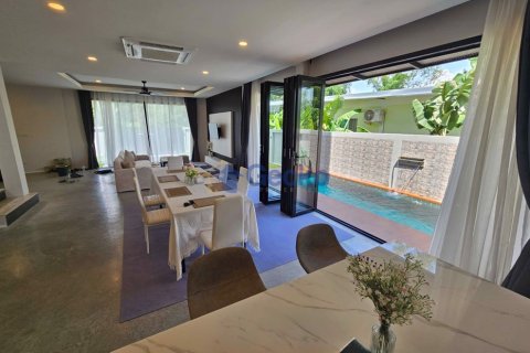 House in Pattaya, Thailand 4 bedrooms № 195863 - photo 4