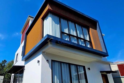 House in Pattaya, Thailand 4 bedrooms № 195863 - photo 2